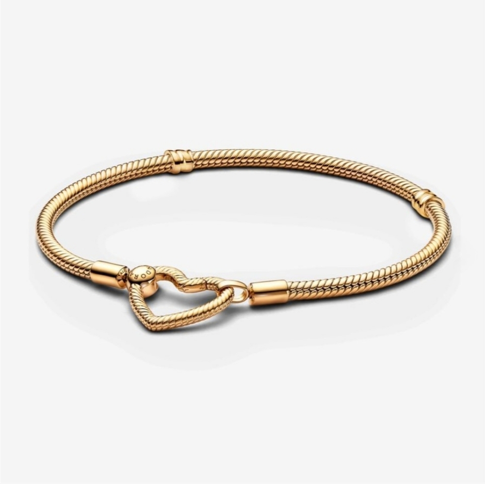 Pandora 14k Gold Moments Heart Closure Snake Chain Bracelet. Size 7.5in.
